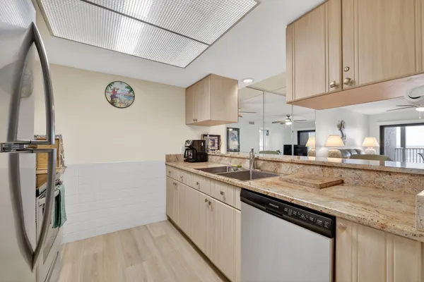 $649,900 | 429 Northeast Tradewind Lane, Unit 303, Jensen Beach, FL 34957