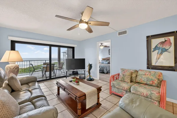$649,900 | 429 Northeast Tradewind Lane, Unit 303, Jensen Beach, FL 34957