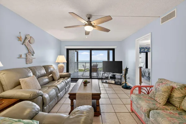 $649,900 | 429 Northeast Tradewind Lane, Unit 303, Jensen Beach, FL 34957