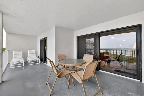 $649,900 | 429 Northeast Tradewind Lane, Unit 303, Jensen Beach, FL 34957