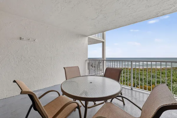 $649,900 | 429 Northeast Tradewind Lane, Unit 303, Jensen Beach, FL 34957