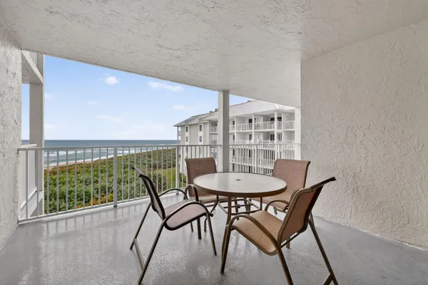 $649,900 | 429 Northeast Tradewind Lane, Unit 303, Jensen Beach, FL 34957