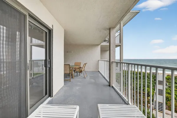 $649,900 | 429 Northeast Tradewind Lane, Unit 303, Jensen Beach, FL 34957