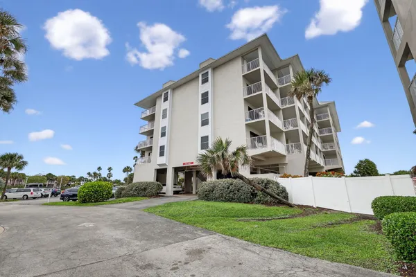 $649,900 | 429 Northeast Tradewind Lane, Unit 303, Jensen Beach, FL 34957