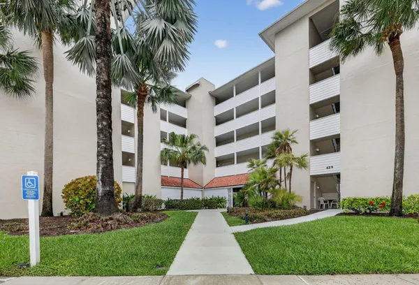 $649,900 | 429 Northeast Tradewind Lane, Unit 303, Jensen Beach, FL 34957