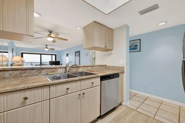 $649,900 | 429 Northeast Tradewind Lane, Unit 303, Jensen Beach, FL 34957