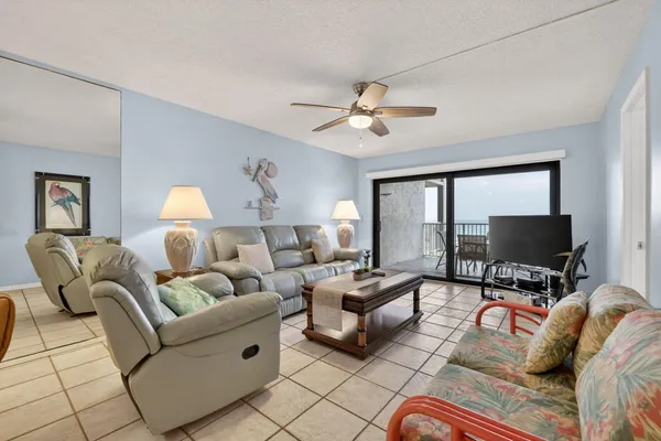 $649,900 | 429 Northeast Tradewind Lane, Unit 303, Jensen Beach, FL 34957