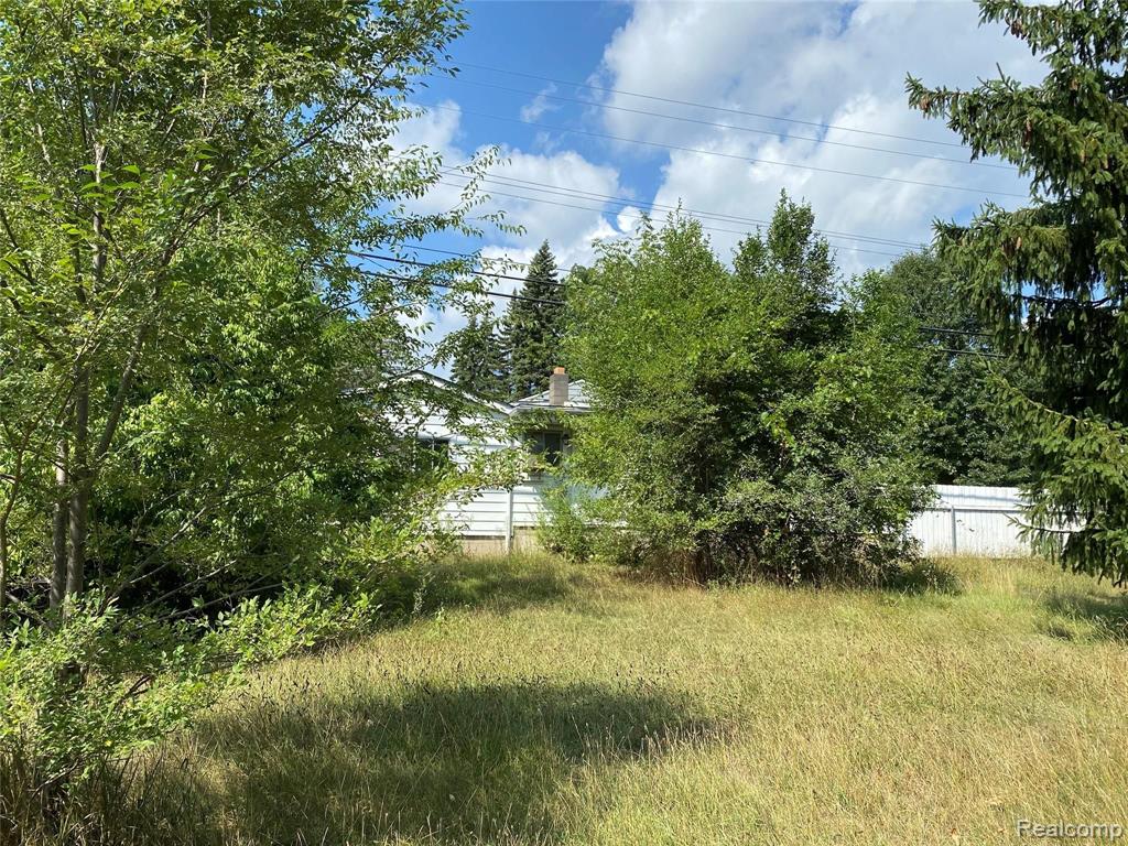 1405 South Hospital Road Waterford, MI 48327 - Photo 7 of 22