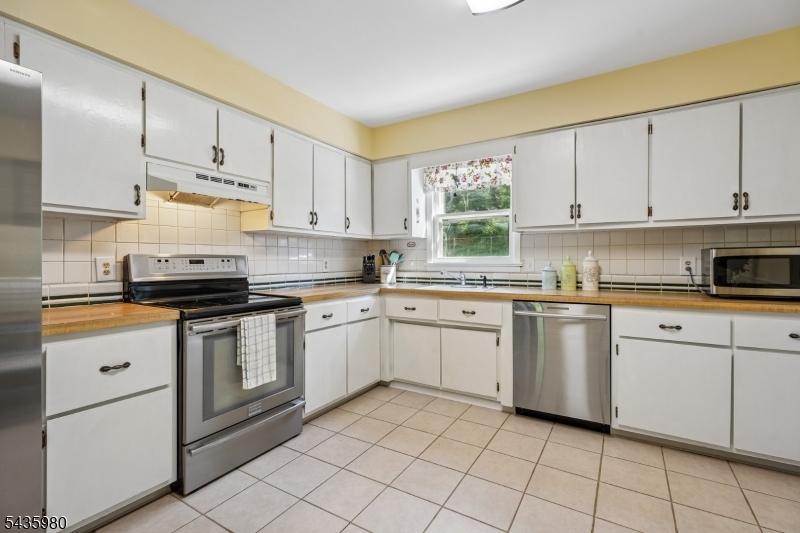 16 Old Mountain Road Lebanon, NJ 08833 - Photo 15 of 46