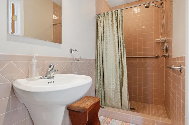 $2,095,000 | 36 Coves End Lane, Sag Harbor, NY 11963