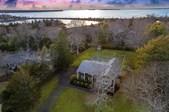 $2,095,000 | 36 Coves End Lane, Sag Harbor, NY 11963