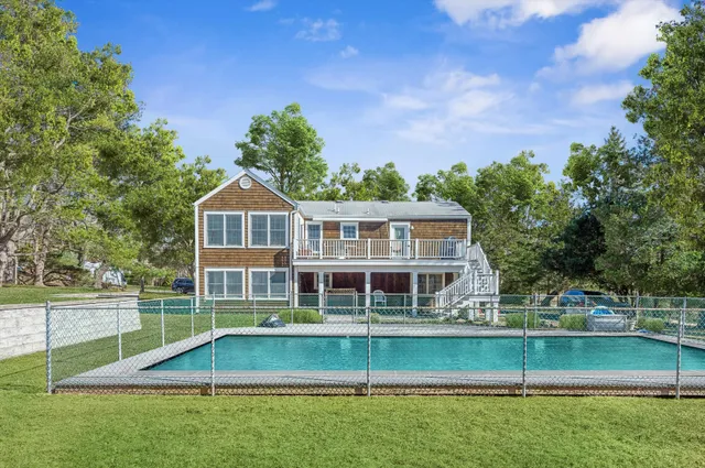 $2,095,000 | 36 Coves End Lane, Sag Harbor, NY 11963