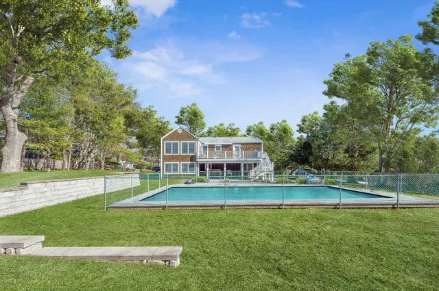$2,095,000 | 36 Coves End Lane, Sag Harbor, NY 11963