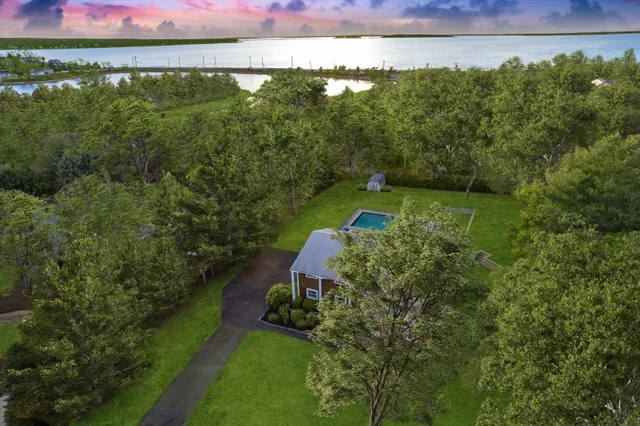 $2,095,000 | 36 Coves End Lane, Sag Harbor, NY 11963
