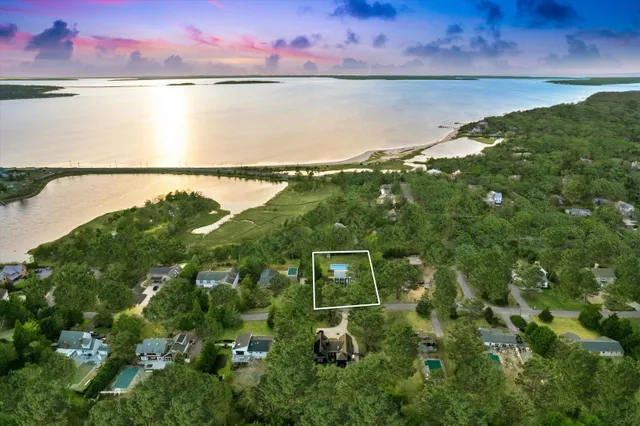 $2,095,000 | 36 Coves End Lane, Sag Harbor, NY 11963