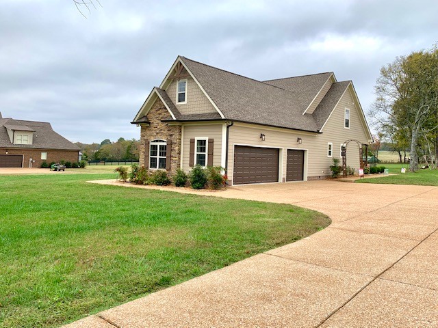 855 Philadelphia Road Lebanon, TN 37087 - Photo 5 of 30 a front view of a house with a yard
