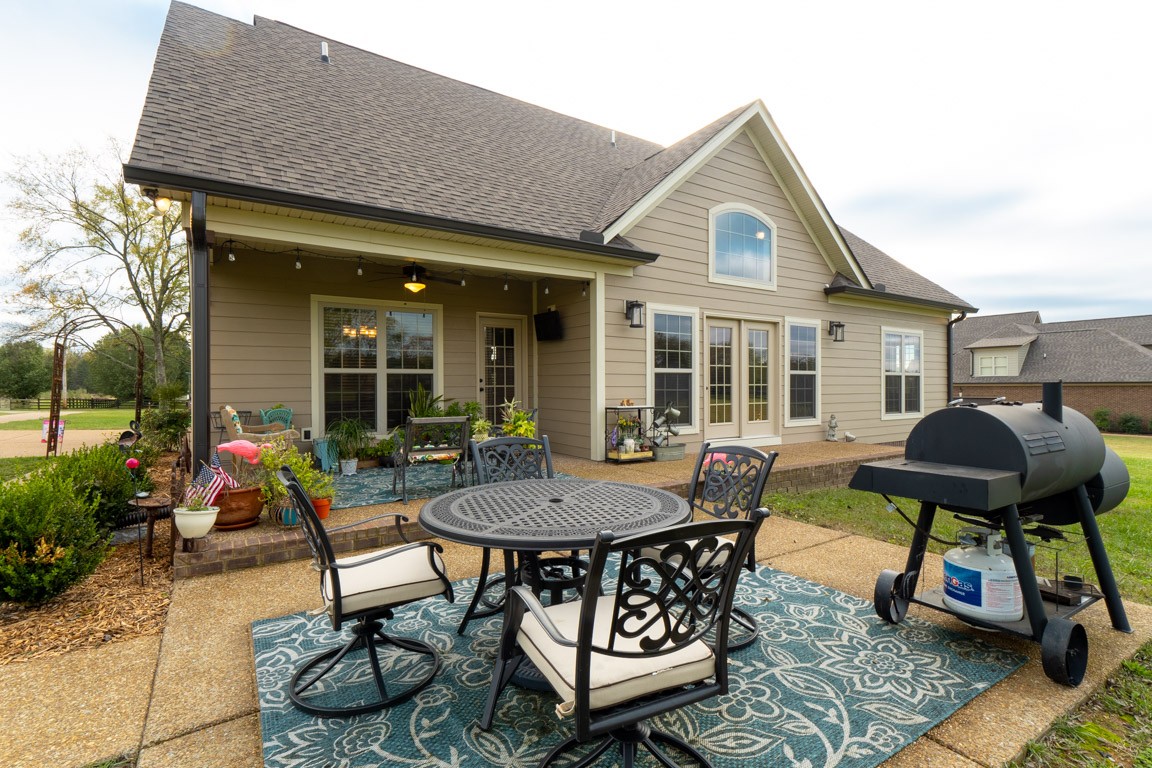 855 Philadelphia Road Lebanon, TN 37087 - Photo 6 of 30 a backyard of a house with table and chairs
