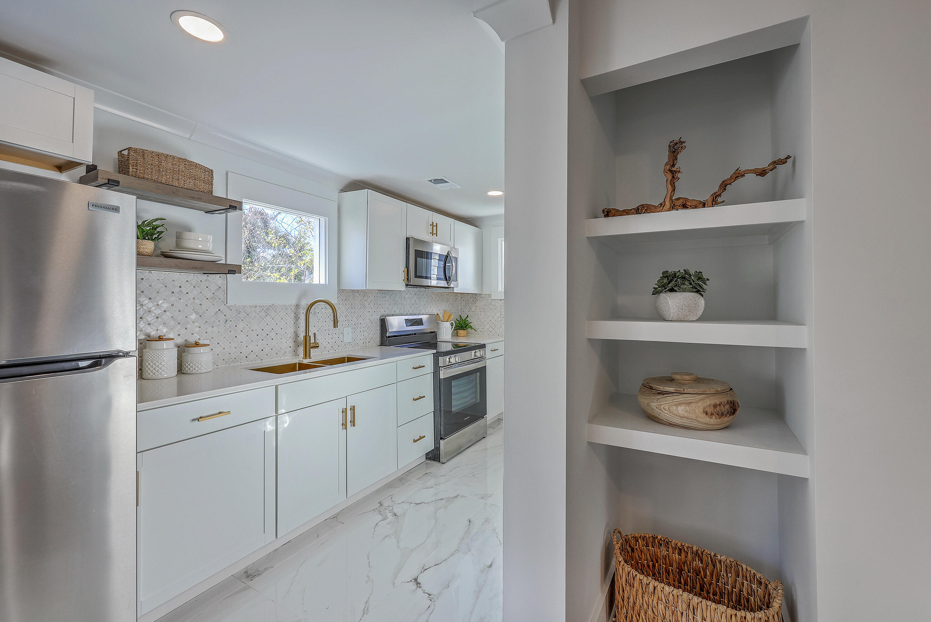 10 Humphrey Court, Unit B Charleston, SC 29403 - Photo 17 of 28 ZYN_7609_10_11_12_13_14_15