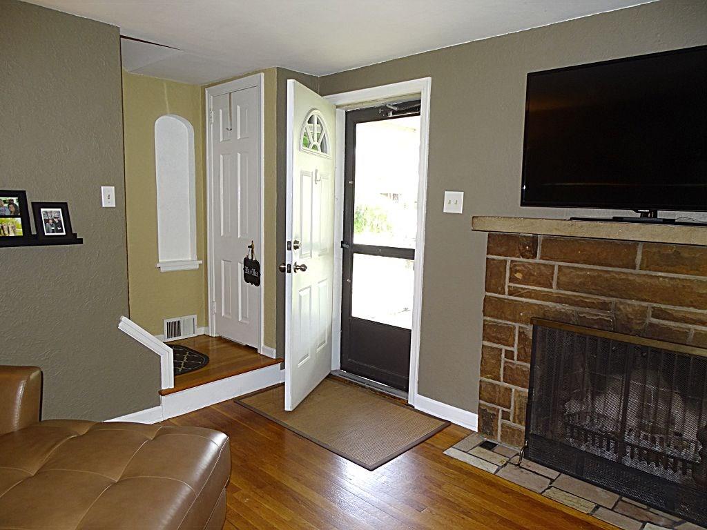 874 Rolling Rock Road Pittsburgh, PA 15234 - Photo 3 of 25 Gallery Image 3