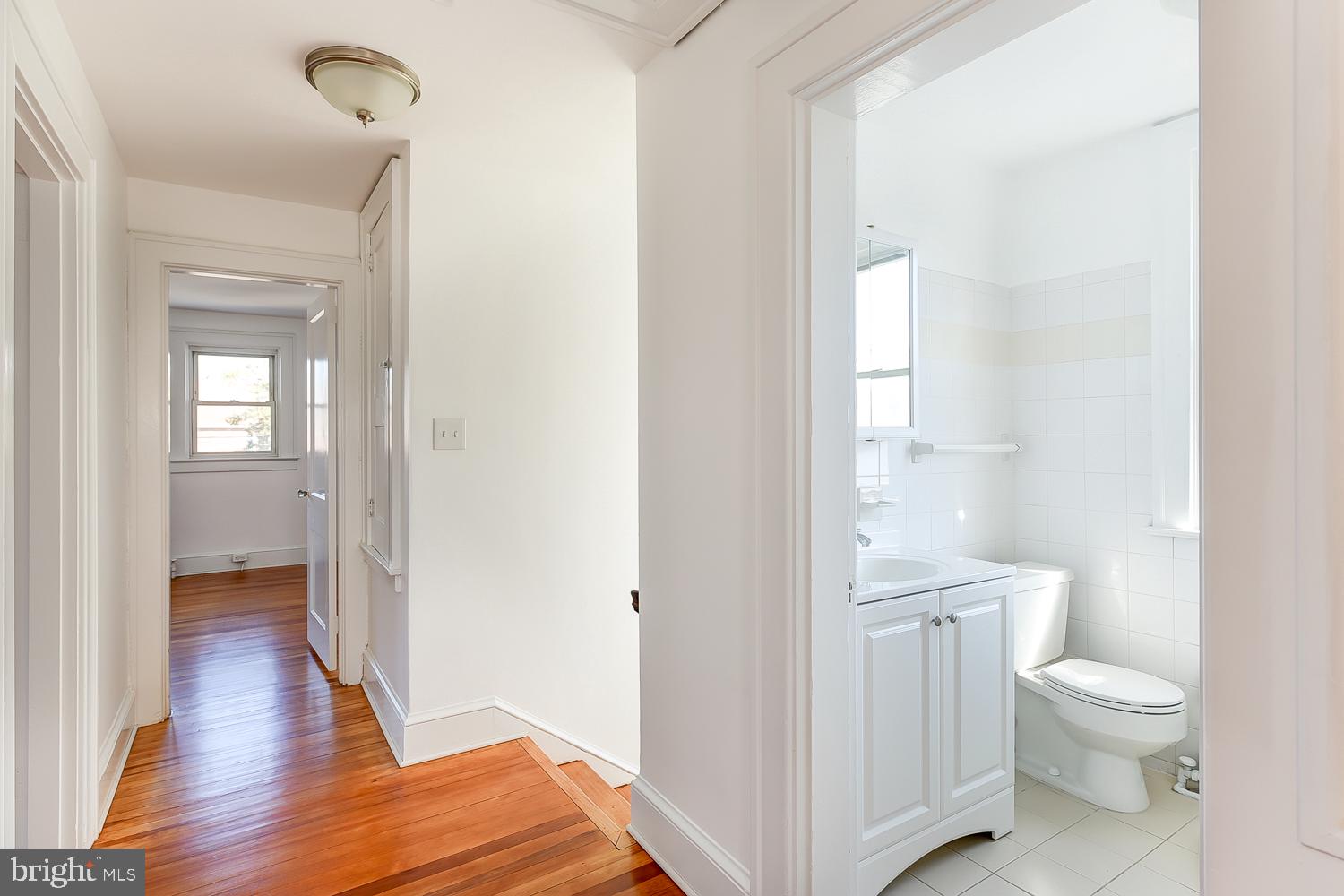 824 South Glebe Road Arlington, VA 22204 - Photo 16 of 54 bath