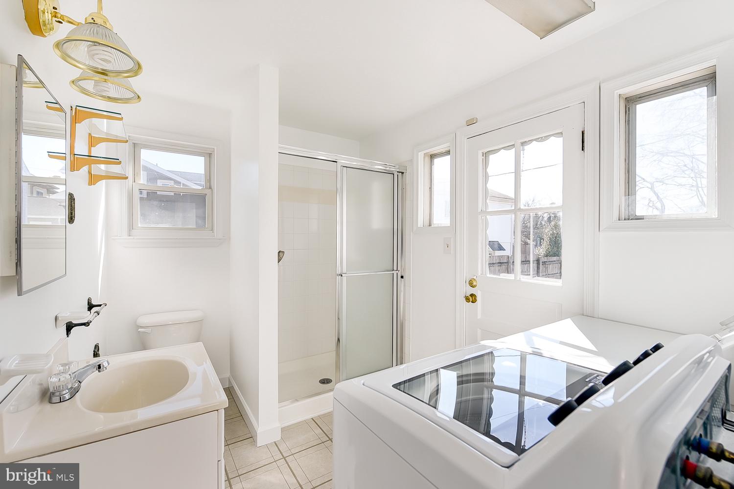 824 South Glebe Road Arlington, VA 22204 - Photo 33 of 54 main level bath