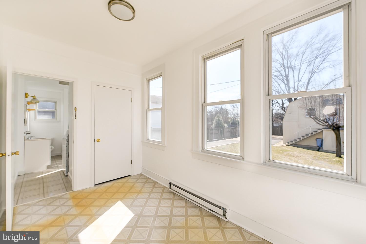 824 South Glebe Road Arlington, VA 22204 - Photo 36 of 54 sun room
