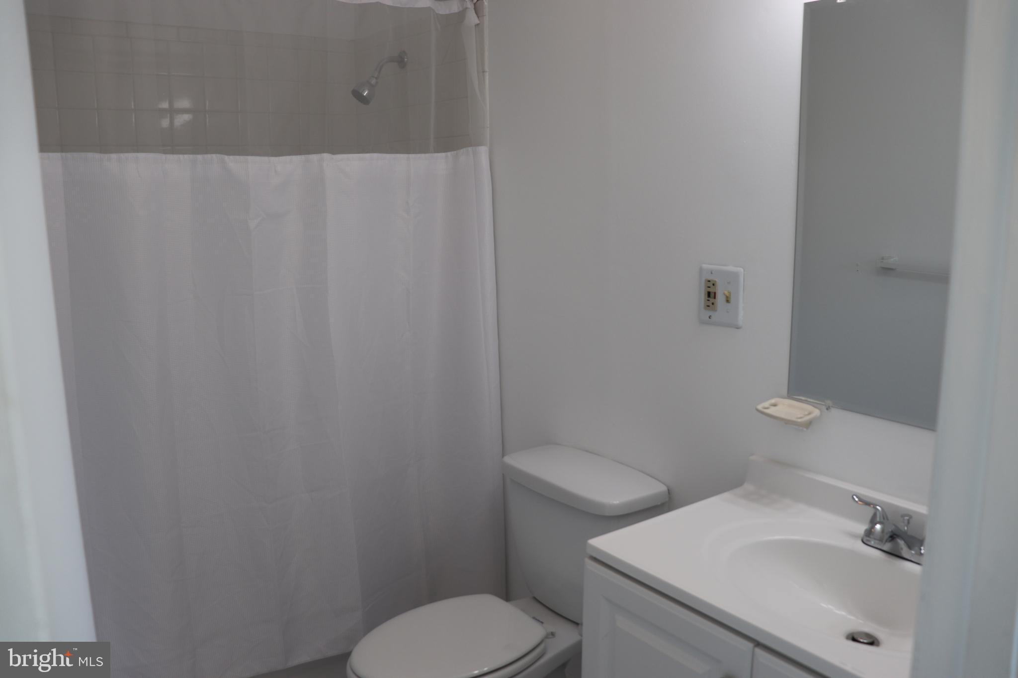 824 South Glebe Road Arlington, VA 22204 - Photo 52 of 54 Apartment full bath
