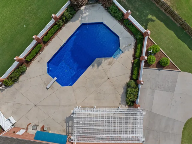 $699,000 | 111 Stoney Creek Drive, Florence, AL 35633