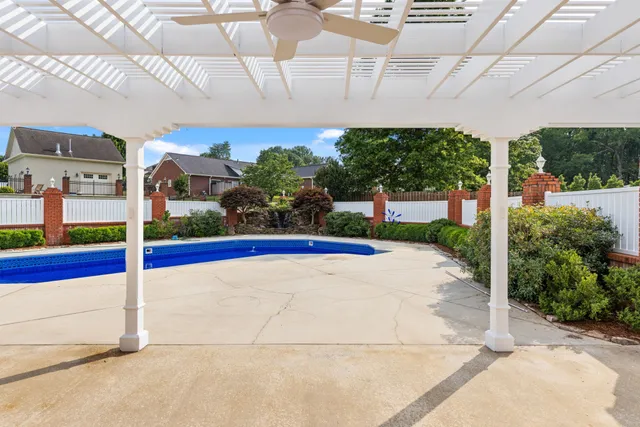 $699,000 | 111 Stoney Creek Drive, Florence, AL 35633