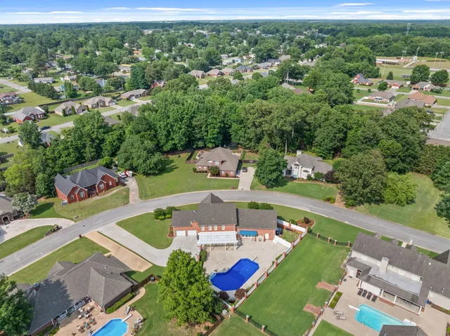 $699,000 | 111 Stoney Creek Drive, Florence, AL 35633