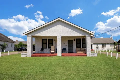 $589,000 | 1308 Hughes Street, Houston, TX 77023