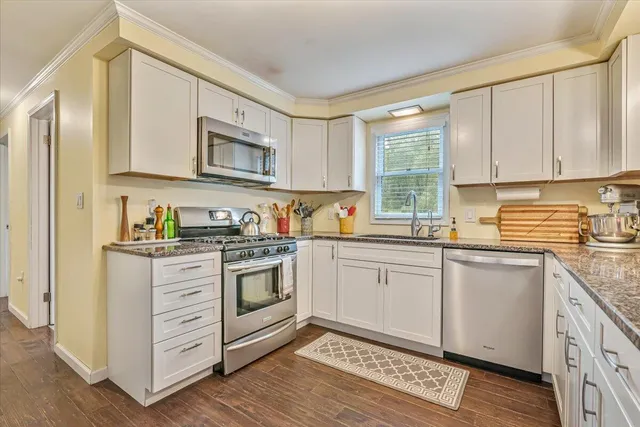 $485,000 | 406 Florence Drive, Canadensis, PA 18325