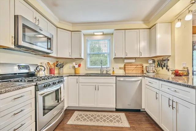 $485,000 | 406 Florence Drive, Canadensis, PA 18325