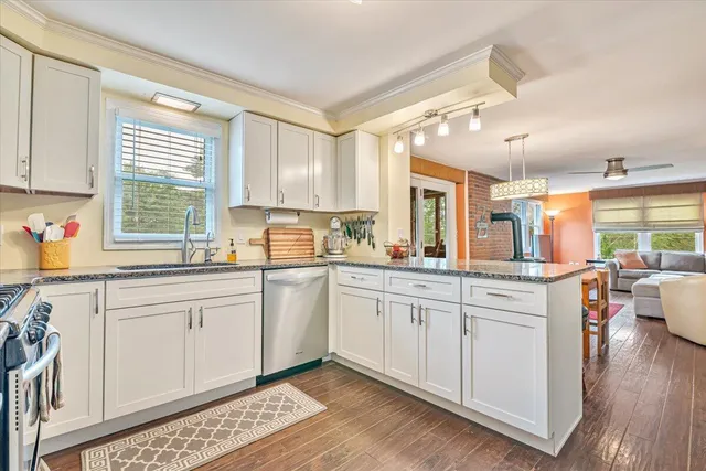 $485,000 | 406 Florence Drive, Canadensis, PA 18325