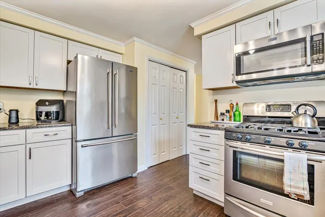 $485,000 | 406 Florence Drive, Canadensis, PA 18325