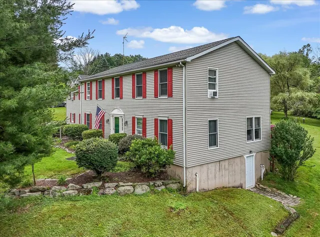 $485,000 | 406 Florence Drive, Canadensis, PA 18325