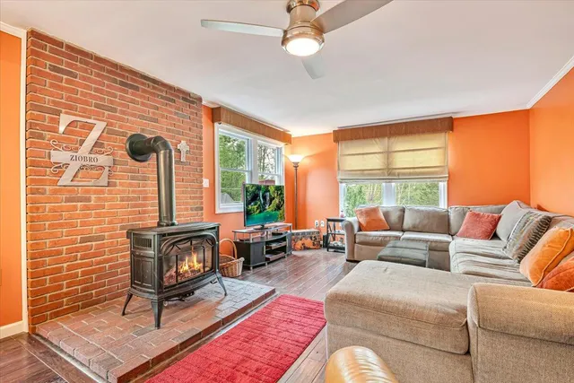 $485,000 | 406 Florence Drive, Canadensis, PA 18325