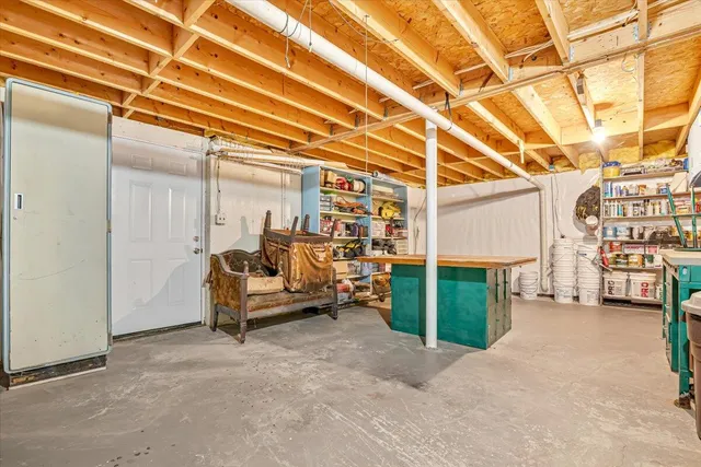 $485,000 | 406 Florence Drive, Canadensis, PA 18325