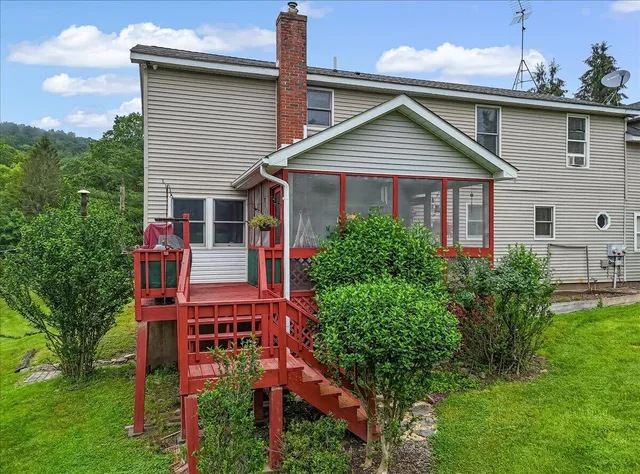 $485,000 | 406 Florence Drive, Canadensis, PA 18325