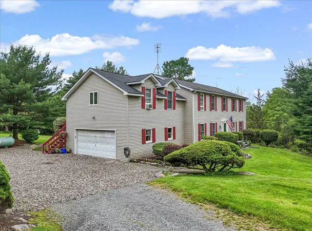 $485,000 | 406 Florence Drive, Canadensis, PA 18325