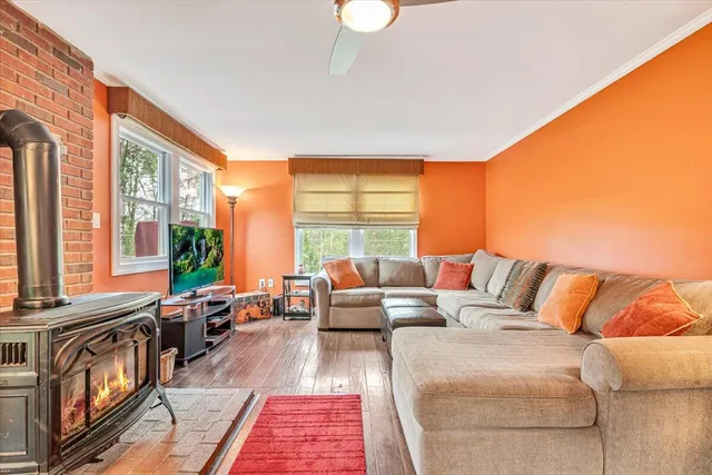 $485,000 | 406 Florence Drive, Canadensis, PA 18325