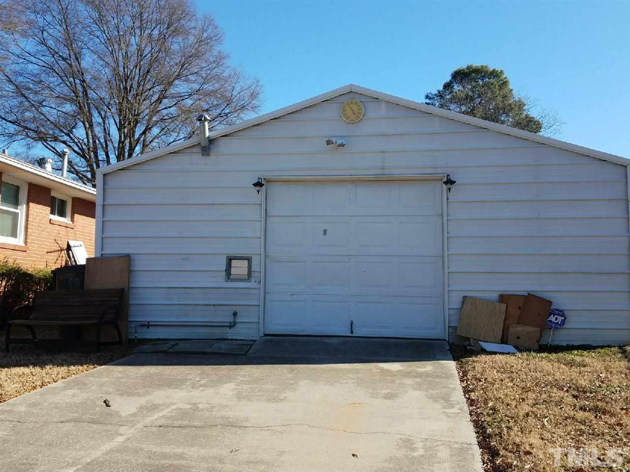 800 Newcombe Road Raleigh, NC 27610 - Photo 5 of 14 a backyard of a house
