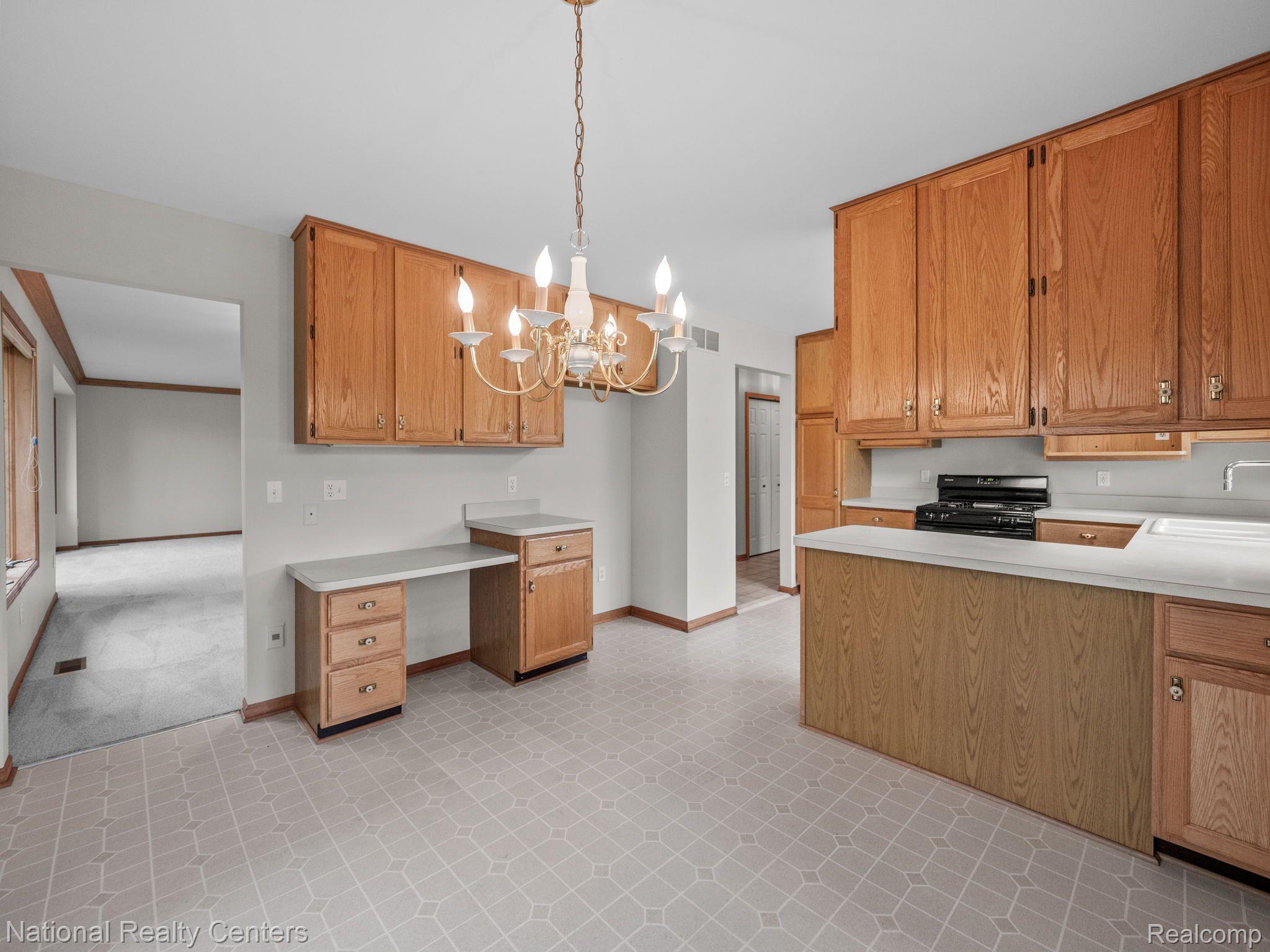 2128 South Hickory Ridge Road Milford, MI 48380 - Photo 16 of 35 Gallery Image 16