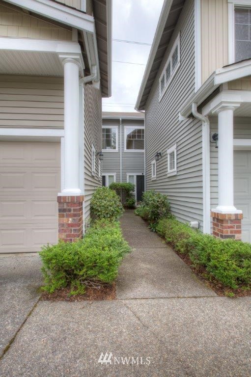 5020 Talbot Place South, Unit E Renton, WA 98055 - Photo 2 of 18 Gallery Image 2