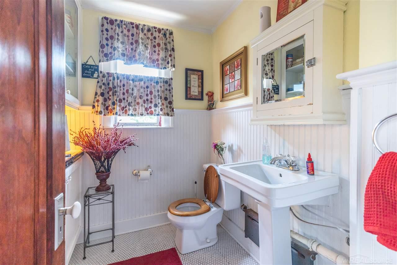 3494 Yorkshire Road Detroit, MI 48224 - Photo 11 of 24 31392031-10.JPG