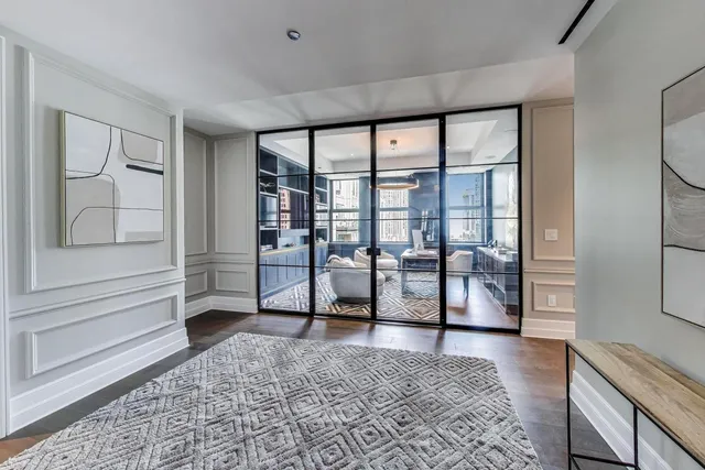 $3,800,000 | 435 North Michigan Avenue, Unit 1105, Chicago, IL 60611