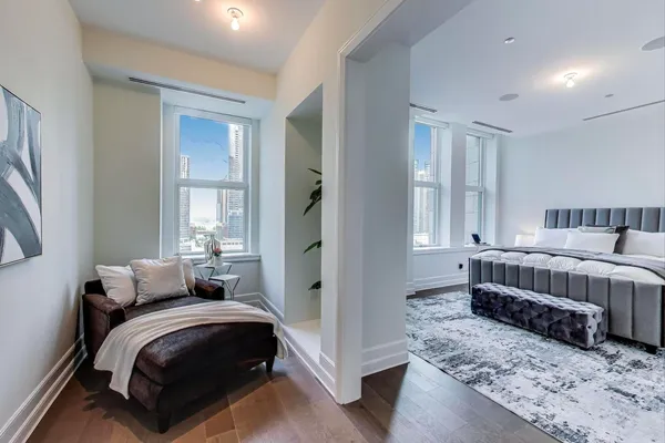 $3,800,000 | 435 North Michigan Avenue, Unit 1105, Chicago, IL 60611