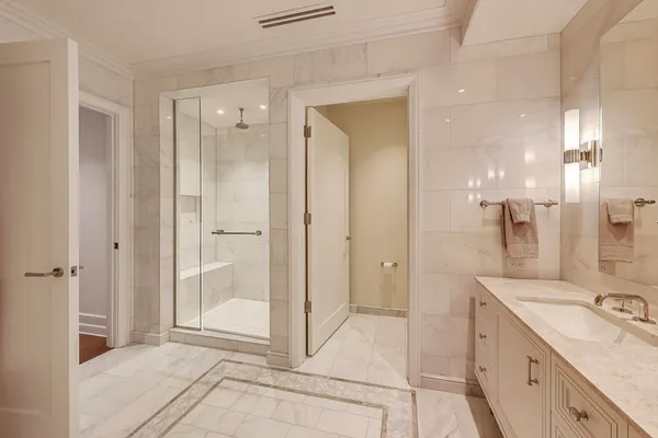 $3,800,000 | 435 North Michigan Avenue, Unit 1105, Chicago, IL 60611