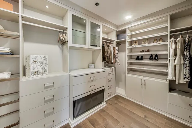 $3,800,000 | 435 North Michigan Avenue, Unit 1105, Chicago, IL 60611