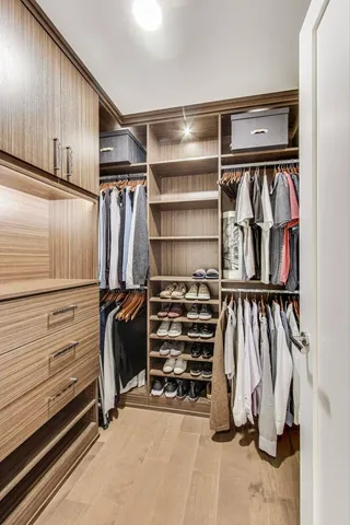 $3,800,000 | 435 North Michigan Avenue, Unit 1105, Chicago, IL 60611